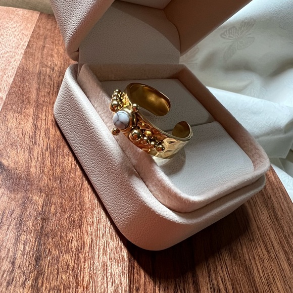 18k Gold Plated White Howlite Adjustable Ring - Picture 3 of 6